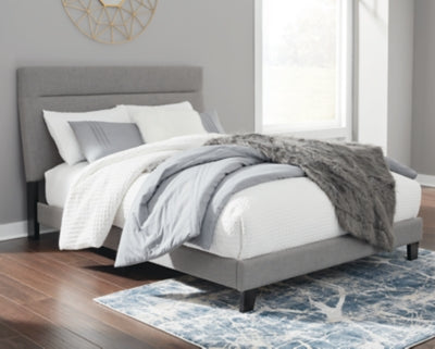 Adelloni Queen Upholstered Bed