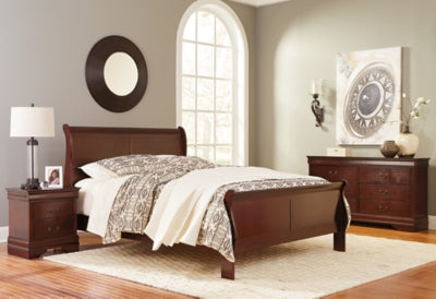 Alisdair Queen Sleigh Bed with Mirrored Dresser