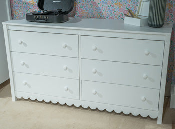 Hallityn Dresser